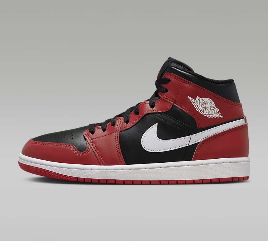Air Jordan 1 Mid cipő látható a képen