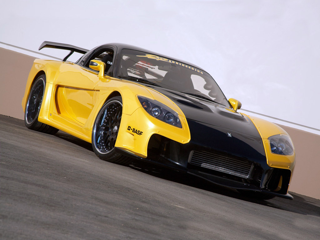 Sárga Mazda RX7