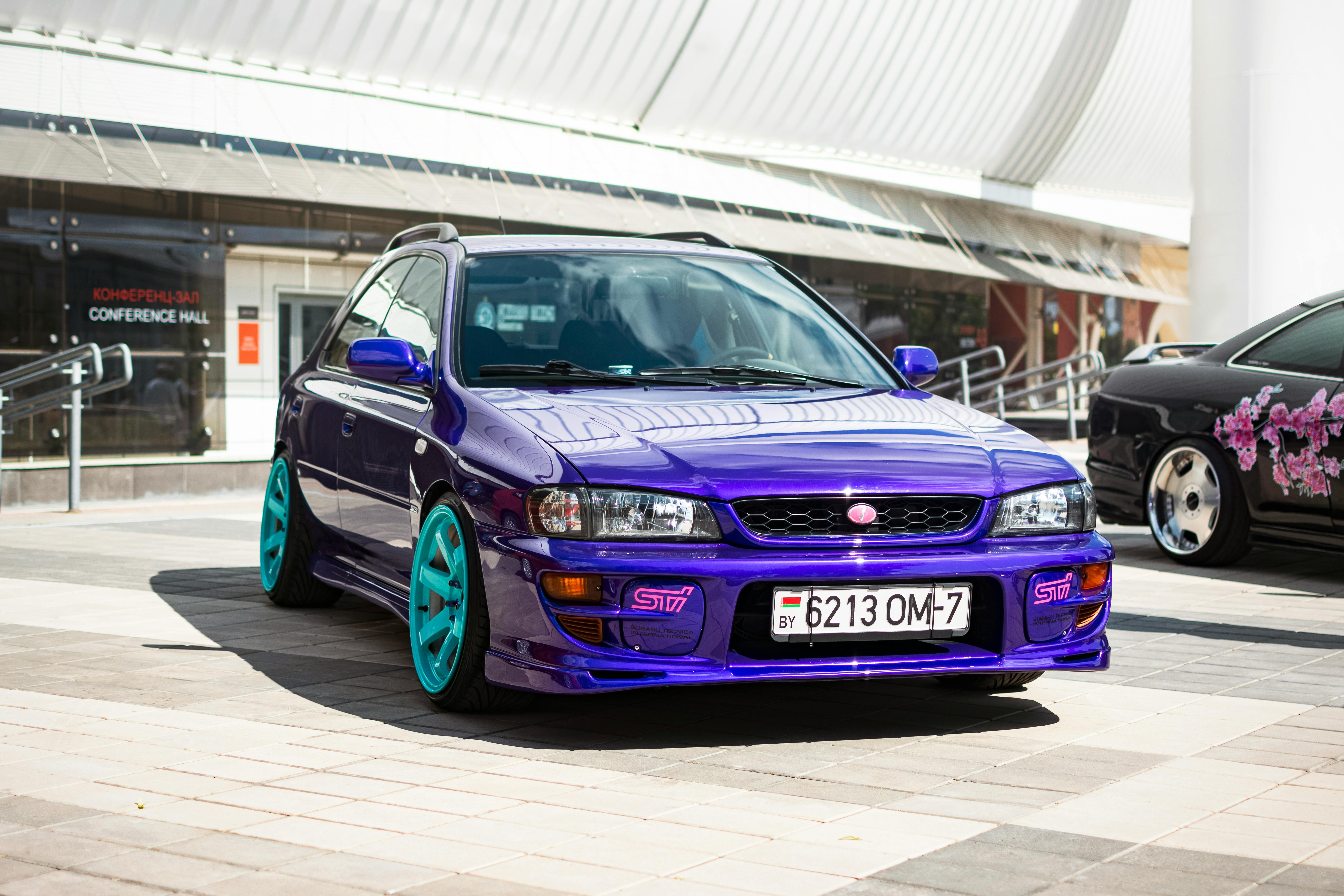Lila Subaru Impreza WRX