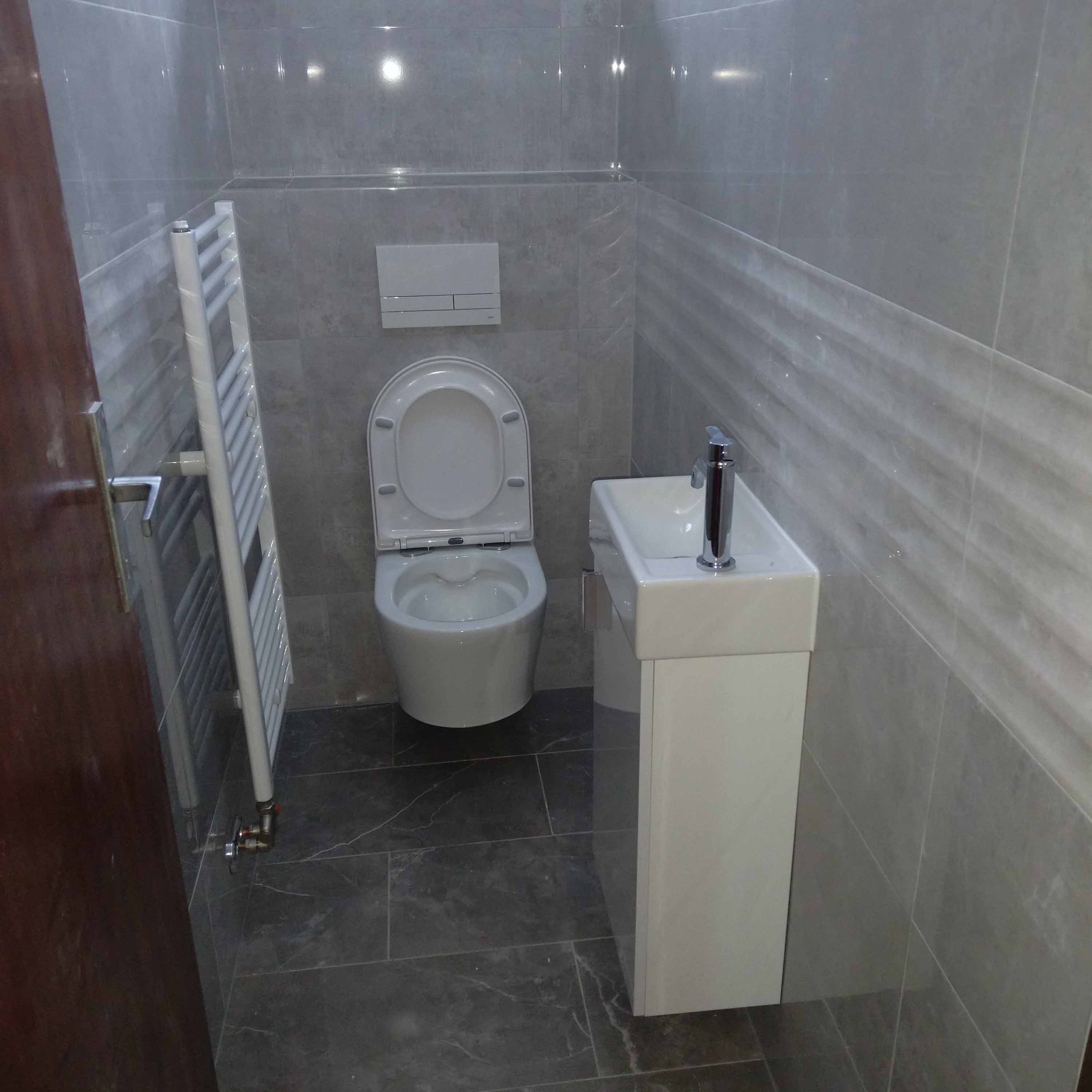 WC helység kézi mosdóval