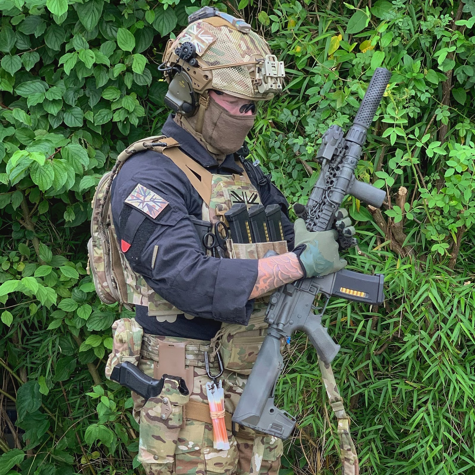 Egy airsoft játékos képe.
