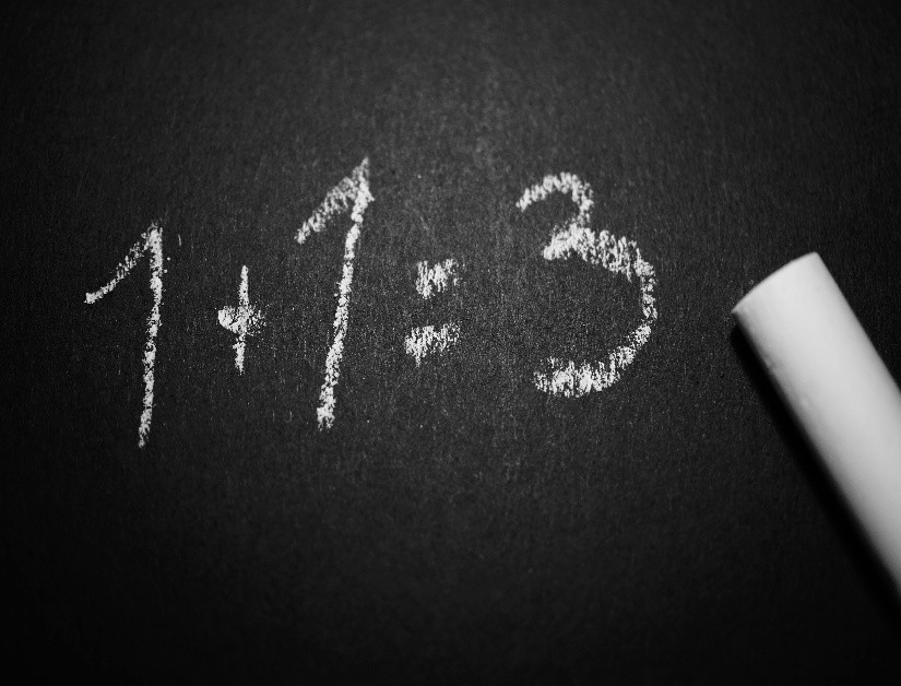 Kép 6: Matematikai alapok, 1+1=3 humoros illusztráció