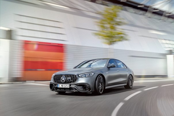 Mercedes-AMG S63, fekete elölnézeti képe
