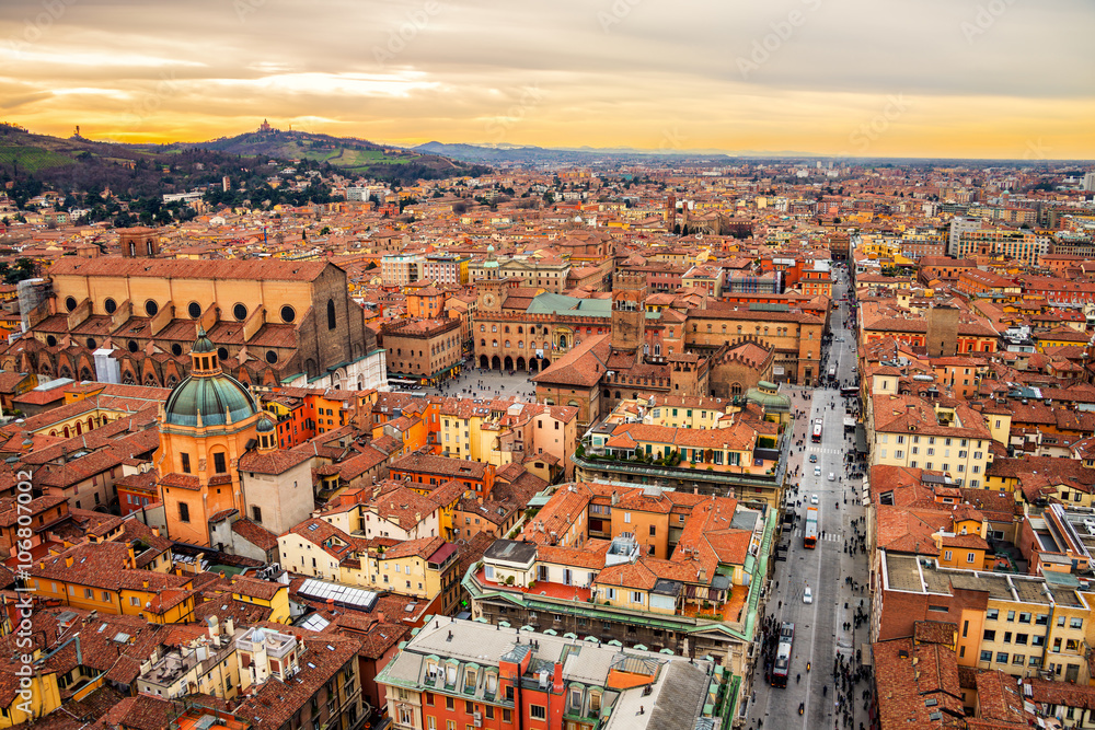 Bologna városára egy felülnézetes kép.