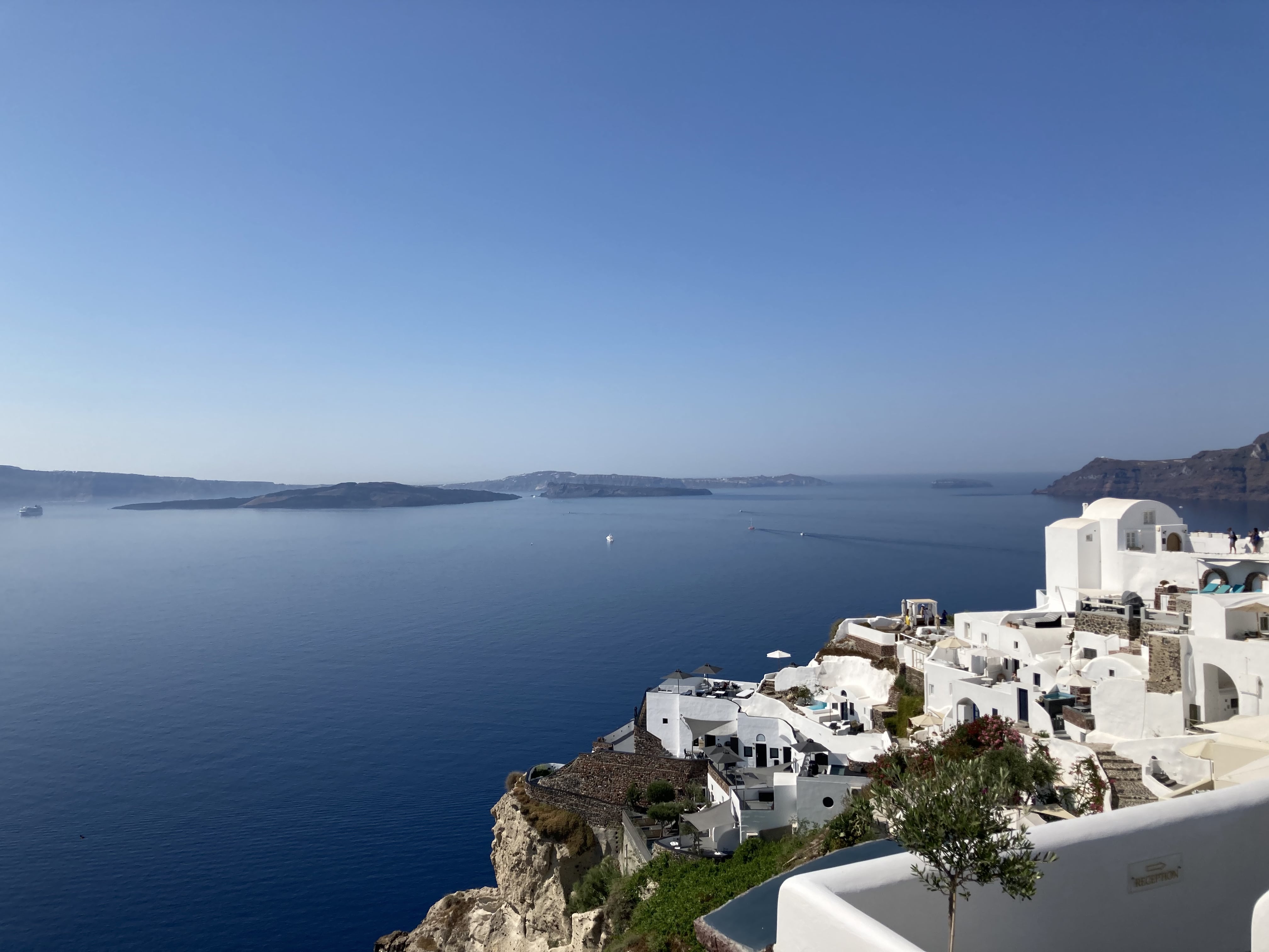 Látkép Santorini szigetéről és a tengerről